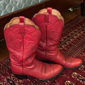 Red Ariat Cowgirl Boots!